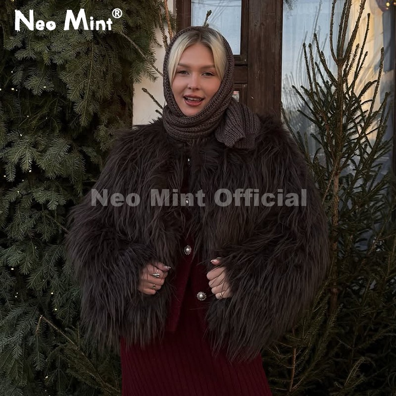 Streetwear Girl Brand - Neo Mint Kış 2025 Püsküllü Suni