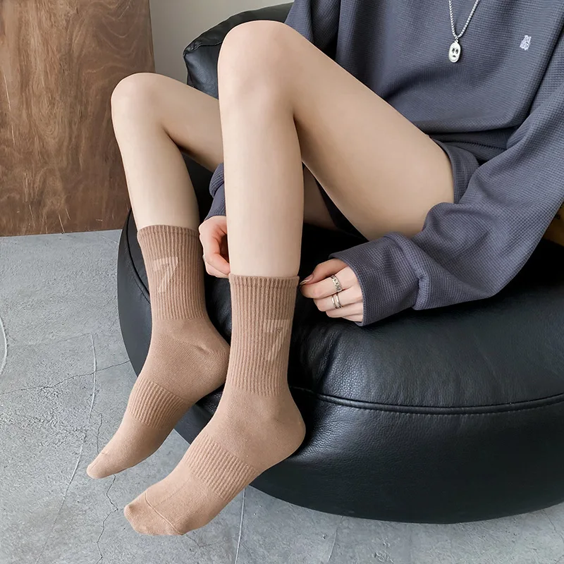 4 adet yeni 1977 çorap spor ka - Fear Of God Essential incelemesi ve fiyatı
